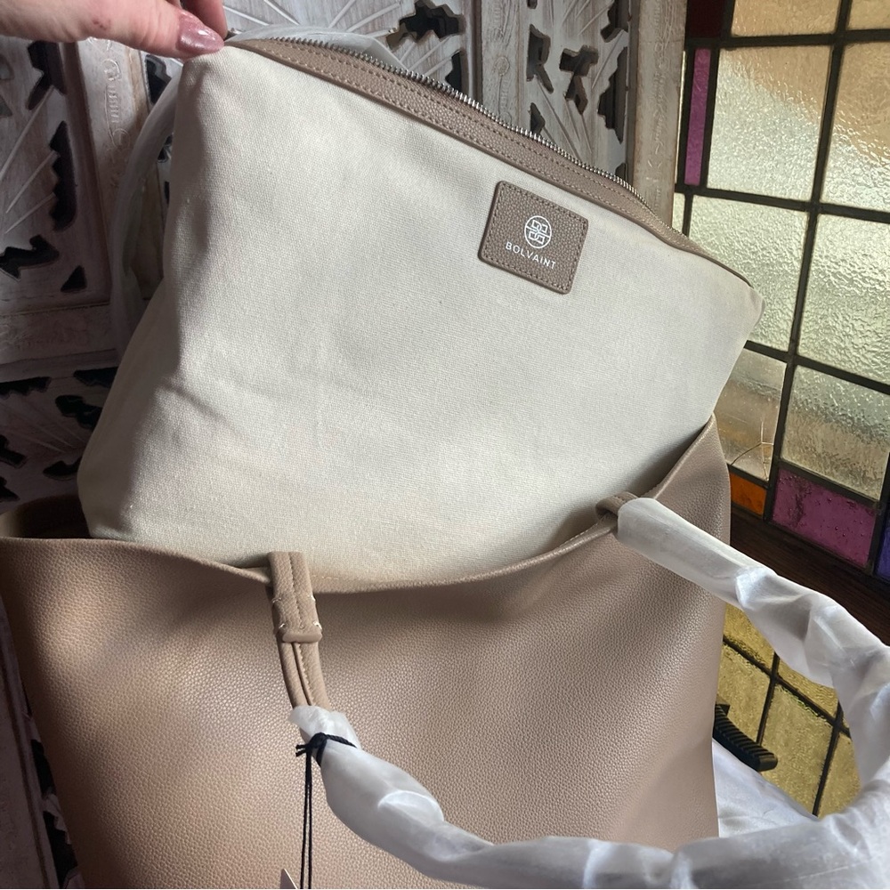 Elegant Beige Tote Bag - Picture 4 of 10